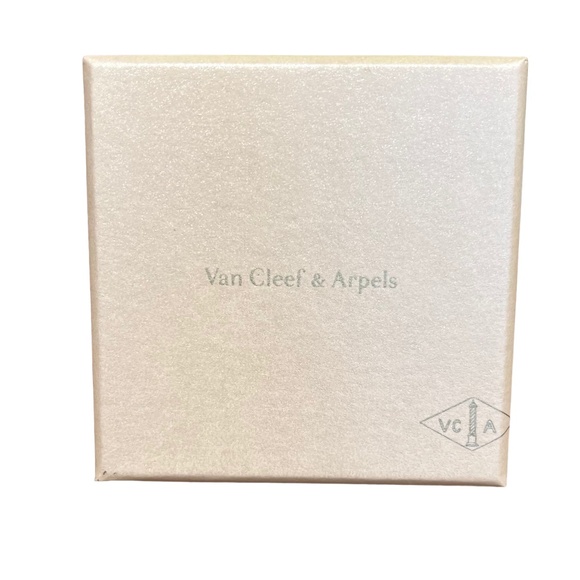 VAN CLEEF & ARPELS Gift Box and Linen Cloth, AUTHENTIC - Picture 1 of 8
